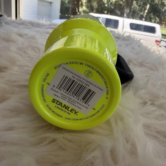 NEW NEON YELLOW Stanley Cup 40oz Quencher H2.0 FlowState Tumbler - Picture 4 of 4